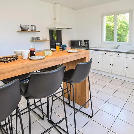 3 Bedroom Cozy In Σπίτι διακοπών Sainte-Mère-Église
